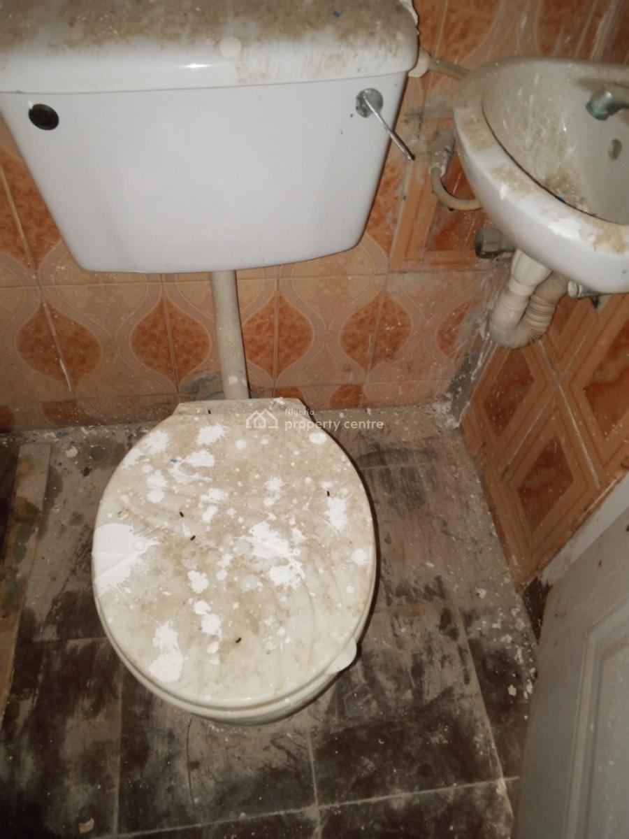Well Renovated Room and Parlor Self, Bashorun Majek..., Sangotedo, Ajah, Lagos, Flat / Apartment for Rent