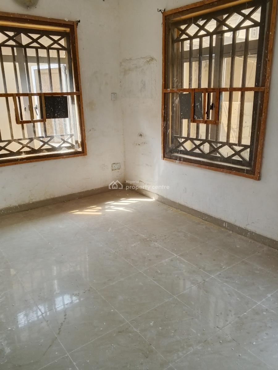 Well Renovated Room and Parlor Self, Bashorun Majek..., Sangotedo, Ajah, Lagos, Flat / Apartment for Rent