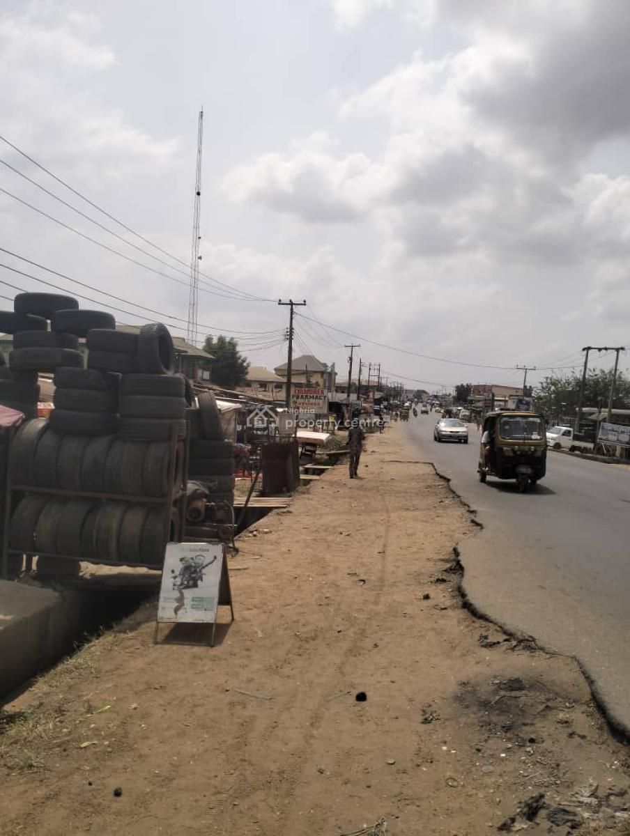 Commercial Property with Shops Along Abeokuta Apata Ibadan Road, Along Abeokuta Apata Ibadan Road, Apata, Ibadan, Oyo, Plaza / Complex / Mall for Sale