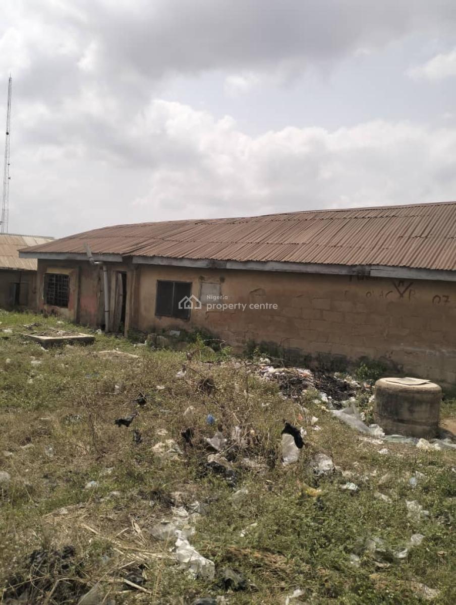 Commercial Property with Shops Along Abeokuta Apata Ibadan Road, Along Abeokuta Apata Ibadan Road, Apata, Ibadan, Oyo, Plaza / Complex / Mall for Sale
