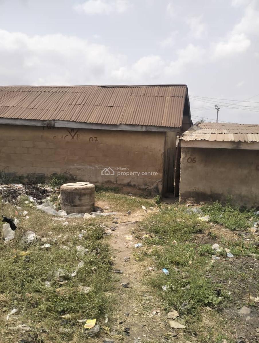 Commercial Property with Shops Along Abeokuta Apata Ibadan Road, Along Abeokuta Apata Ibadan Road, Apata, Ibadan, Oyo, Plaza / Complex / Mall for Sale