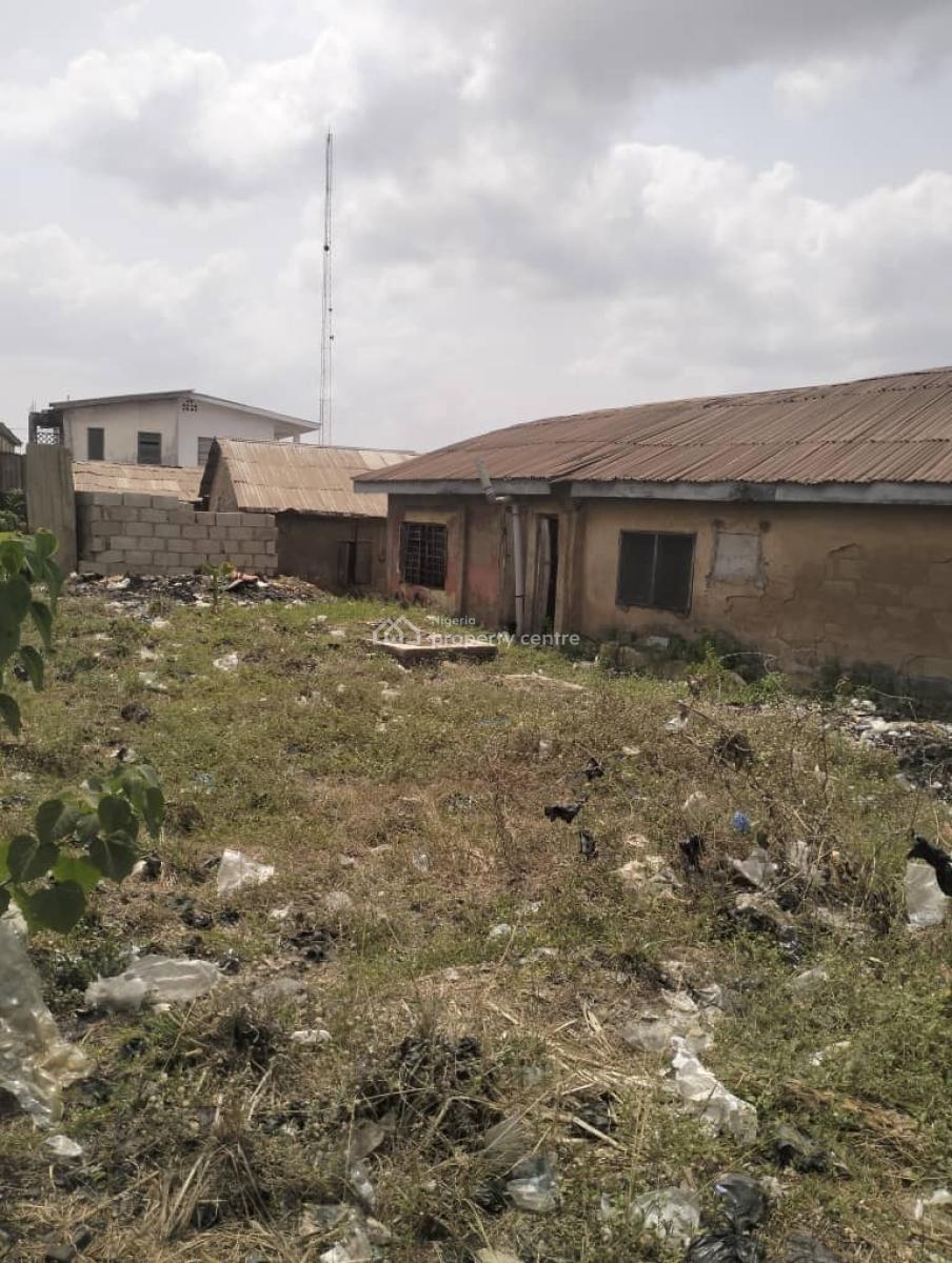 Commercial Property with Shops Along Abeokuta Apata Ibadan Road, Along Abeokuta Apata Ibadan Road, Apata, Ibadan, Oyo, Plaza / Complex / Mall for Sale