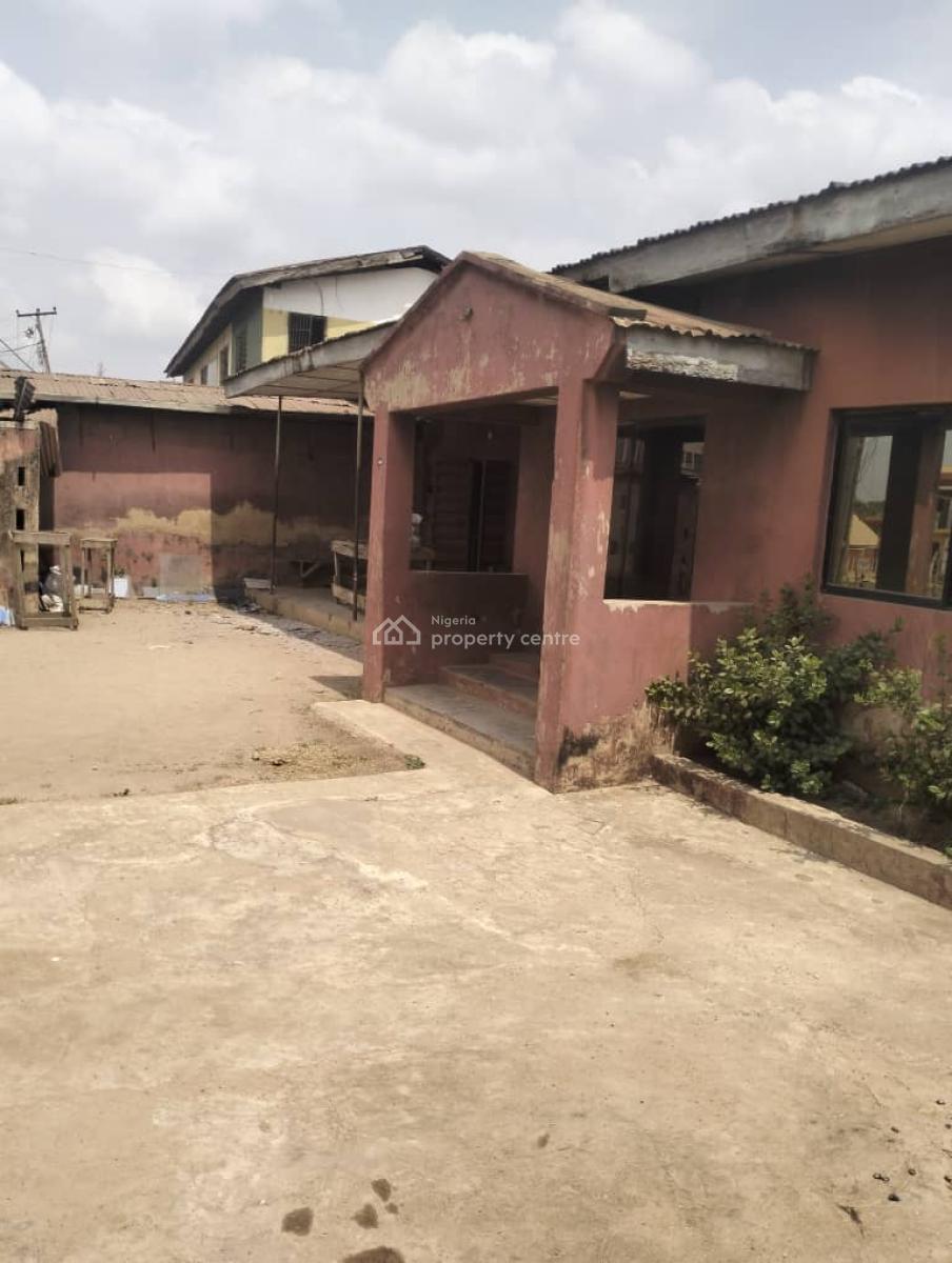 Commercial Property with Shops Along Abeokuta Apata Ibadan Road, Along Abeokuta Apata Ibadan Road, Apata, Ibadan, Oyo, Plaza / Complex / Mall for Sale