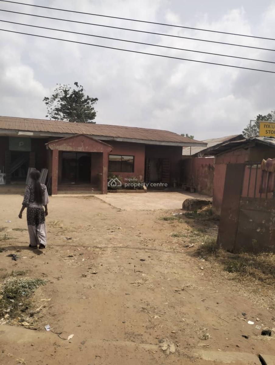 Commercial Property with Shops Along Abeokuta Apata Ibadan Road, Along Abeokuta Apata Ibadan Road, Apata, Ibadan, Oyo, Plaza / Complex / Mall for Sale