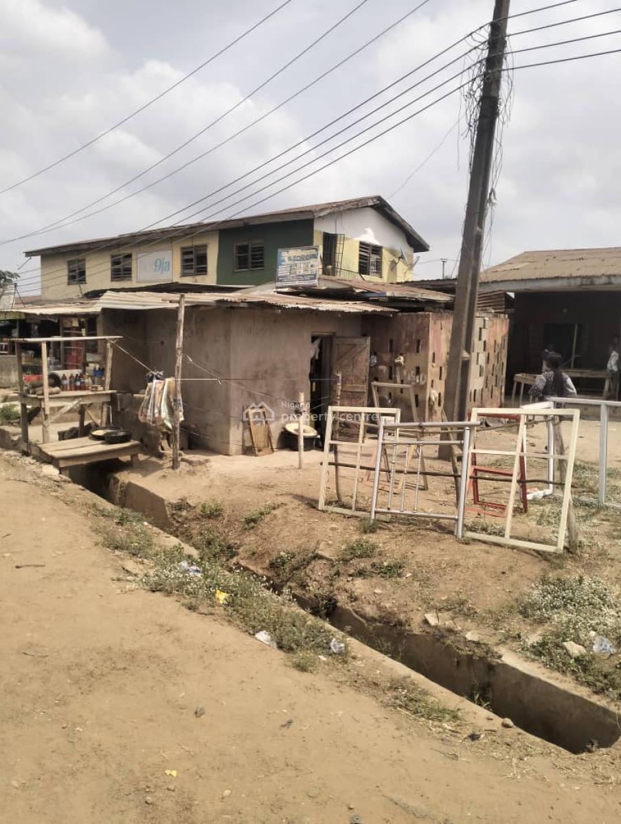 Commercial Property with Shops Along Abeokuta Apata Ibadan Road, Along Abeokuta Apata Ibadan Road, Apata, Ibadan, Oyo, Plaza / Complex / Mall for Sale