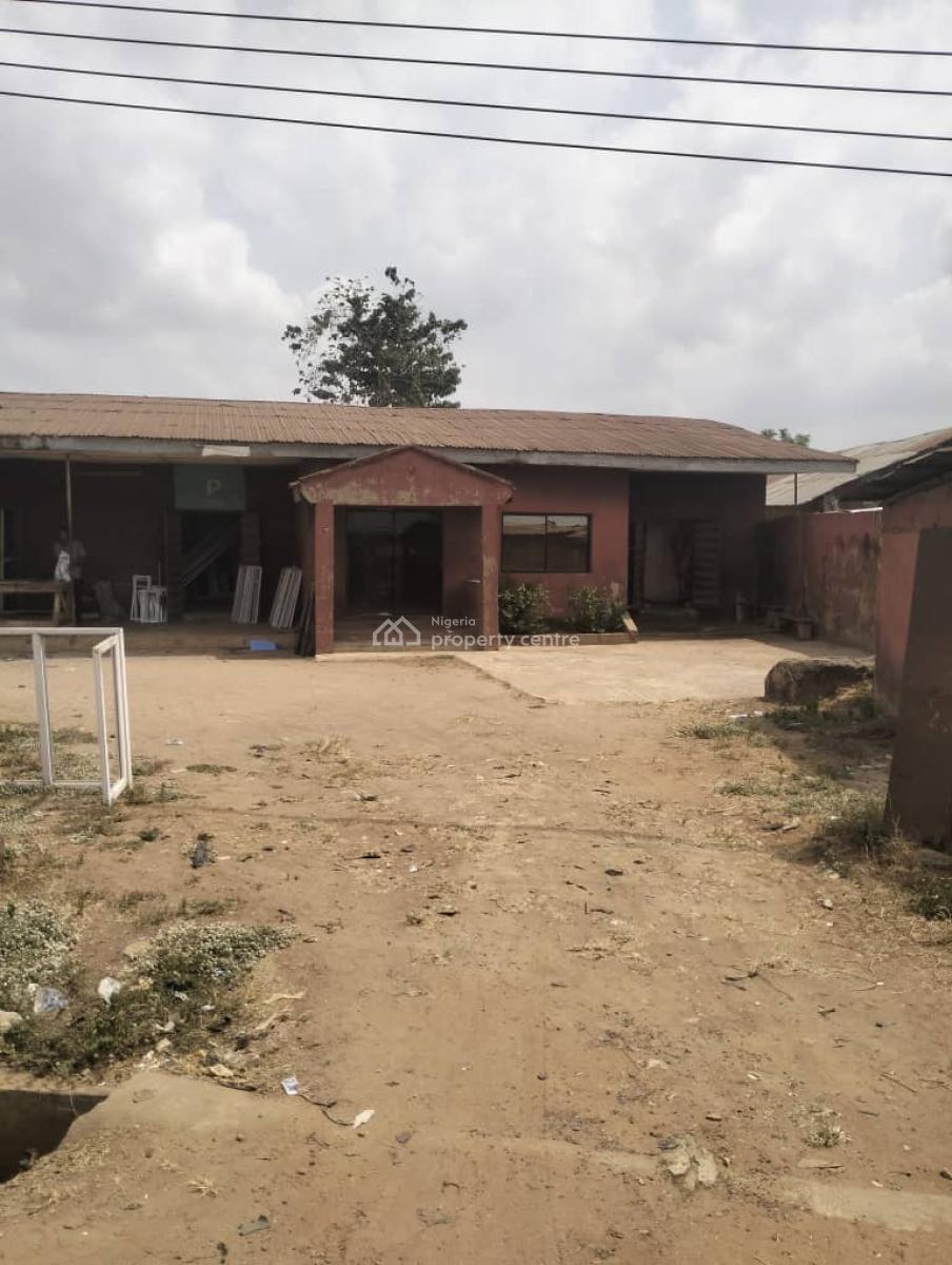 Commercial Property with Shops Along Abeokuta Apata Ibadan Road, Along Abeokuta Apata Ibadan Road, Apata, Ibadan, Oyo, Plaza / Complex / Mall for Sale