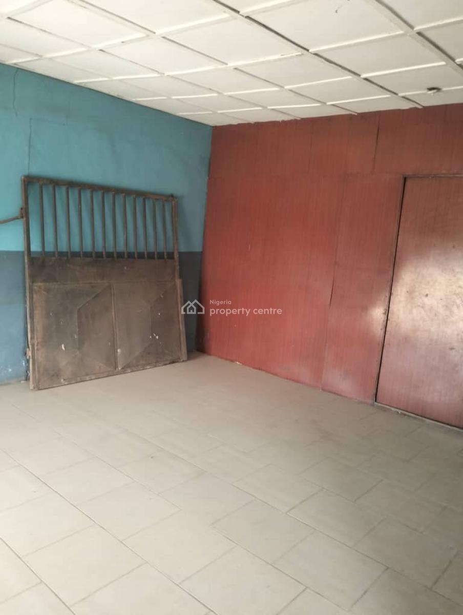 Commercial Property with Shops Along Abeokuta Apata Ibadan Road, Along Abeokuta Apata Ibadan Road, Apata, Ibadan, Oyo, Plaza / Complex / Mall for Sale