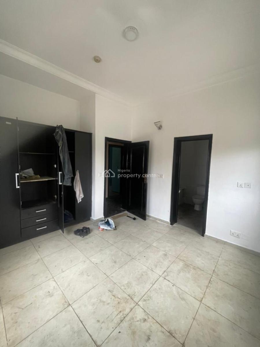 Clean 3 Bedroom Flat, Lekki Right Hand Side, Lekki Phase 1, Lekki, Lagos, Flat / Apartment for Rent
