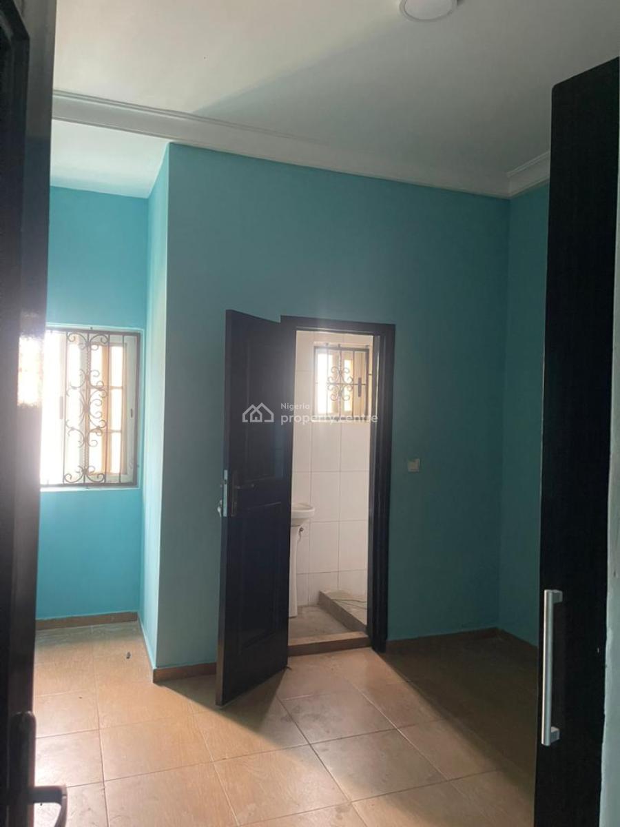 Clean 3 Bedroom Flat, Lekki Right Hand Side, Lekki Phase 1, Lekki, Lagos, Flat / Apartment for Rent