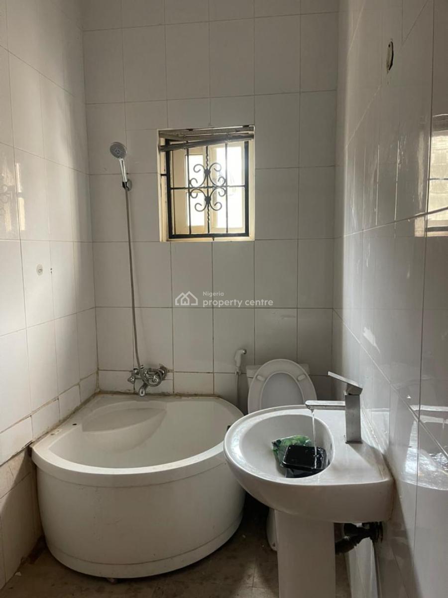 Clean 3 Bedroom Flat, Lekki Right Hand Side, Lekki Phase 1, Lekki, Lagos, Flat / Apartment for Rent