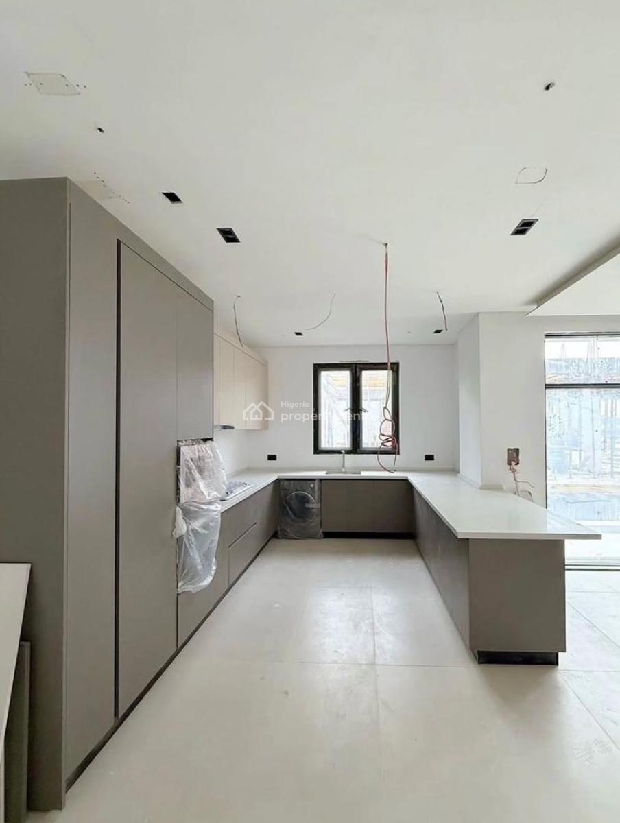 Astonishing 3 Bedroom Apartment Within a Secured Estate, Lekki Phase 1, Lekki, Lagos, Flat / Apartment for Sale