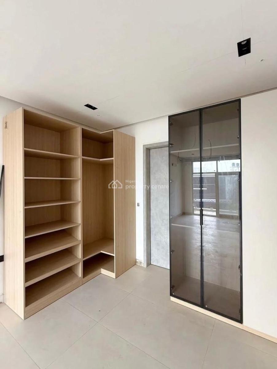 Astonishing 3 Bedroom Apartment Within a Secured Estate, Lekki Phase 1, Lekki, Lagos, Flat / Apartment for Sale
