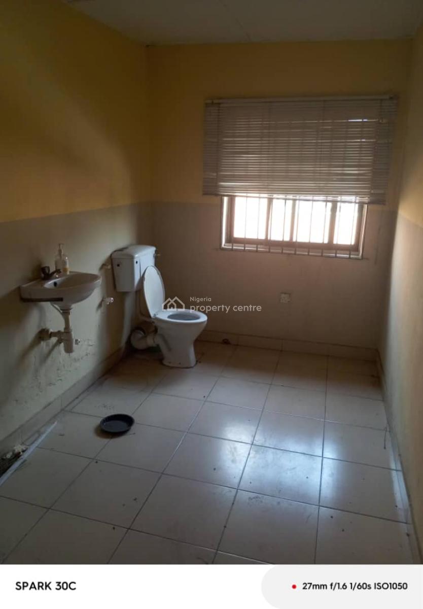 Spacious 4 Bedrooms Flat Magodo Phase 2, Magodo Phase 2, Gra Phase 2, Magodo, Lagos, Flat / Apartment for Rent