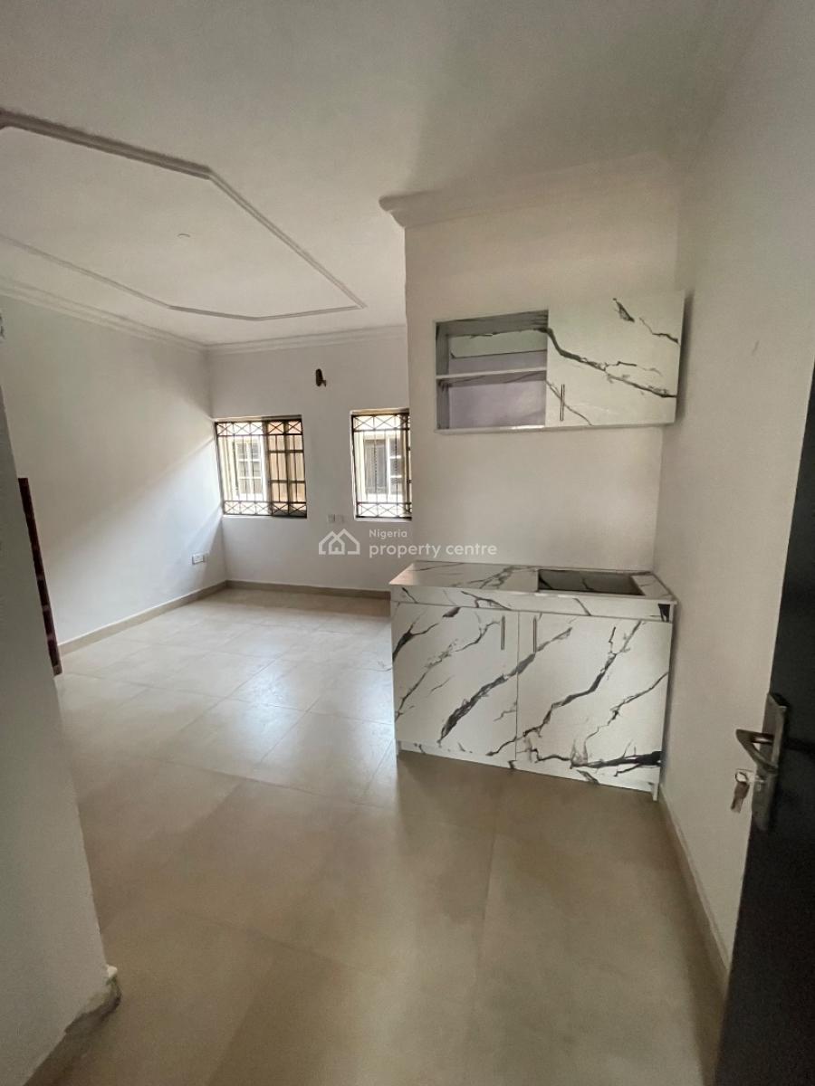 Studio Apartment Upstairs, Bakare Estate/ Pinnock Beach Road, Lekki, Lagos, Self Contain (single Rooms) for Rent