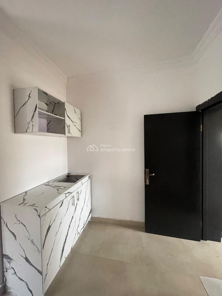 Studio Apartment Upstairs, Bakare Estate/ Pinnock Beach Road, Lekki, Lagos, Self Contain (single Rooms) for Rent