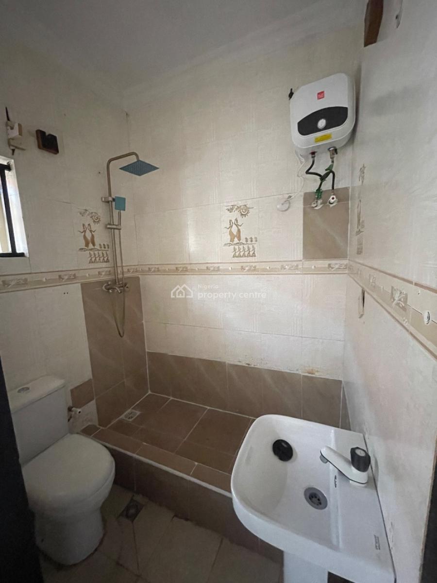 Studio Apartment Upstairs, Bakare Estate/ Pinnock Beach Road, Lekki, Lagos, Self Contain (single Rooms) for Rent