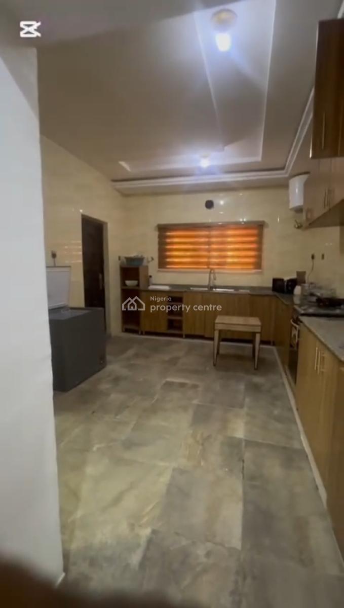 Furnished 2 Bedroom Flat, Tarred Road, Guzape District, Abuja, Flat / Apartment for Rent