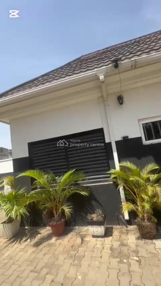 Furnished 2 Bedroom Flat, Tarred Road, Guzape District, Abuja, Flat / Apartment for Rent