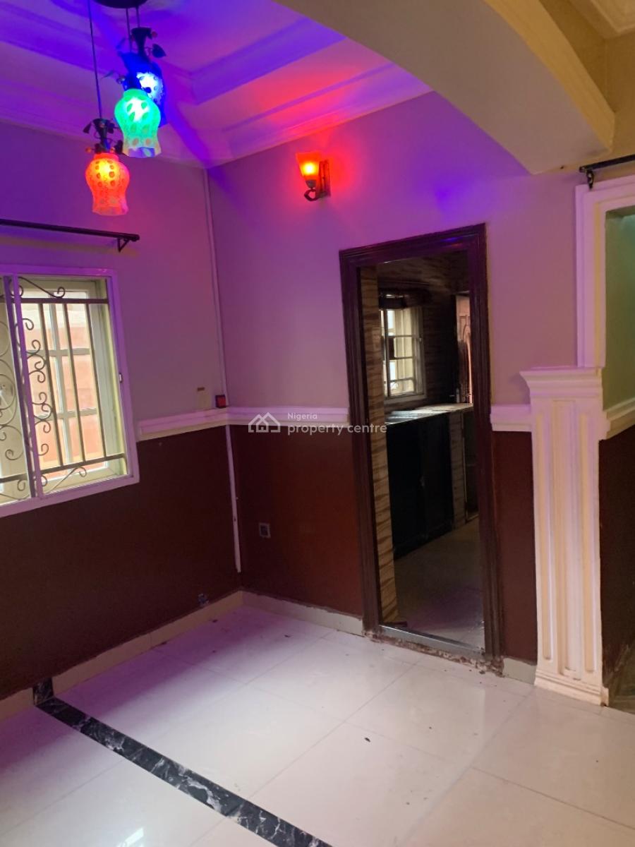 Well Maintained Standard 3 Bedroom Flat, Iyana Oworo, Gbagada, Lagos, Flat / Apartment for Rent