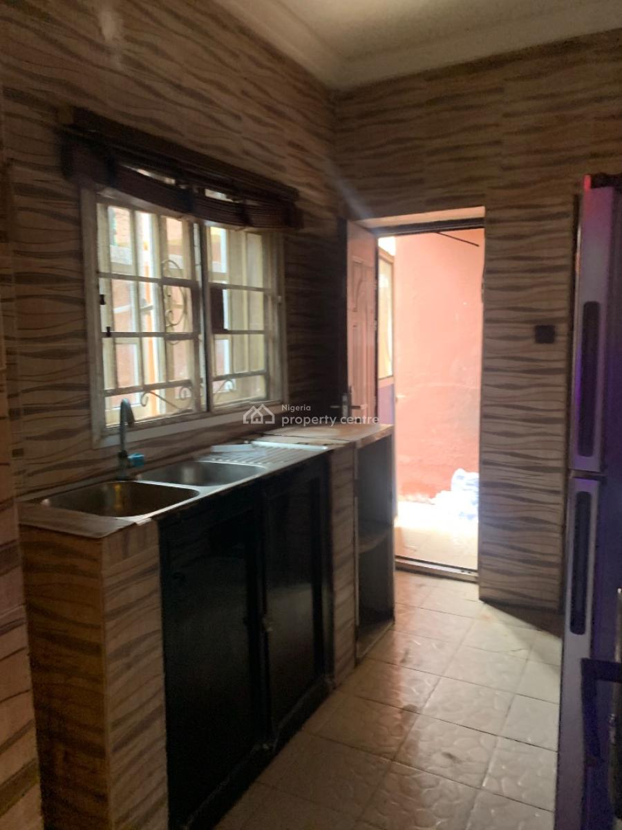 Well Maintained Standard 3 Bedroom Flat, Iyana Oworo, Gbagada, Lagos, Flat / Apartment for Rent