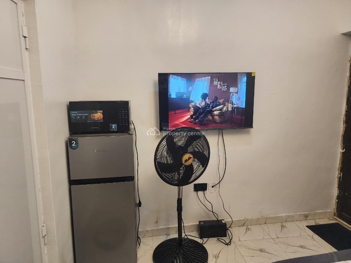 Modern Mini-flat W/ 24/7 Power and Wi-fi, 34 Akilo Street, Shomolu, Lagos, Self Contain (single Rooms) Short Let