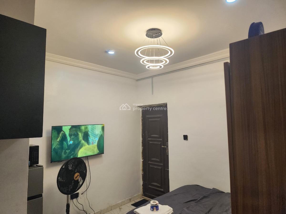 Modern Mini-flat W/ 24/7 Power and Wi-fi, 34 Akilo Street, Shomolu, Lagos, Self Contain (single Rooms) Short Let