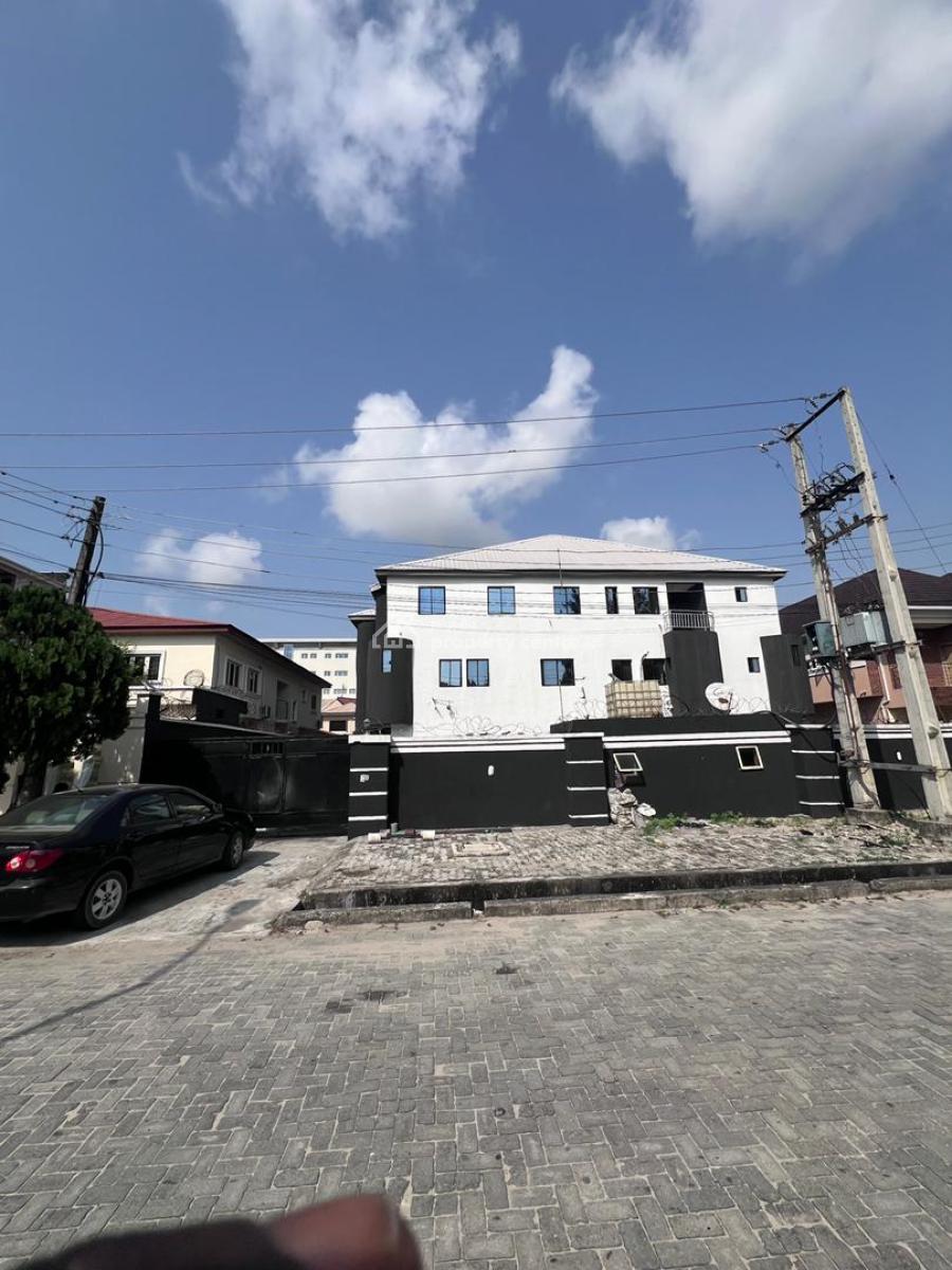 Well Maintained Spacious 2 Bedrooms Apartment, Lekki Phase 1, Lekki, Lagos, Flat / Apartment for Rent