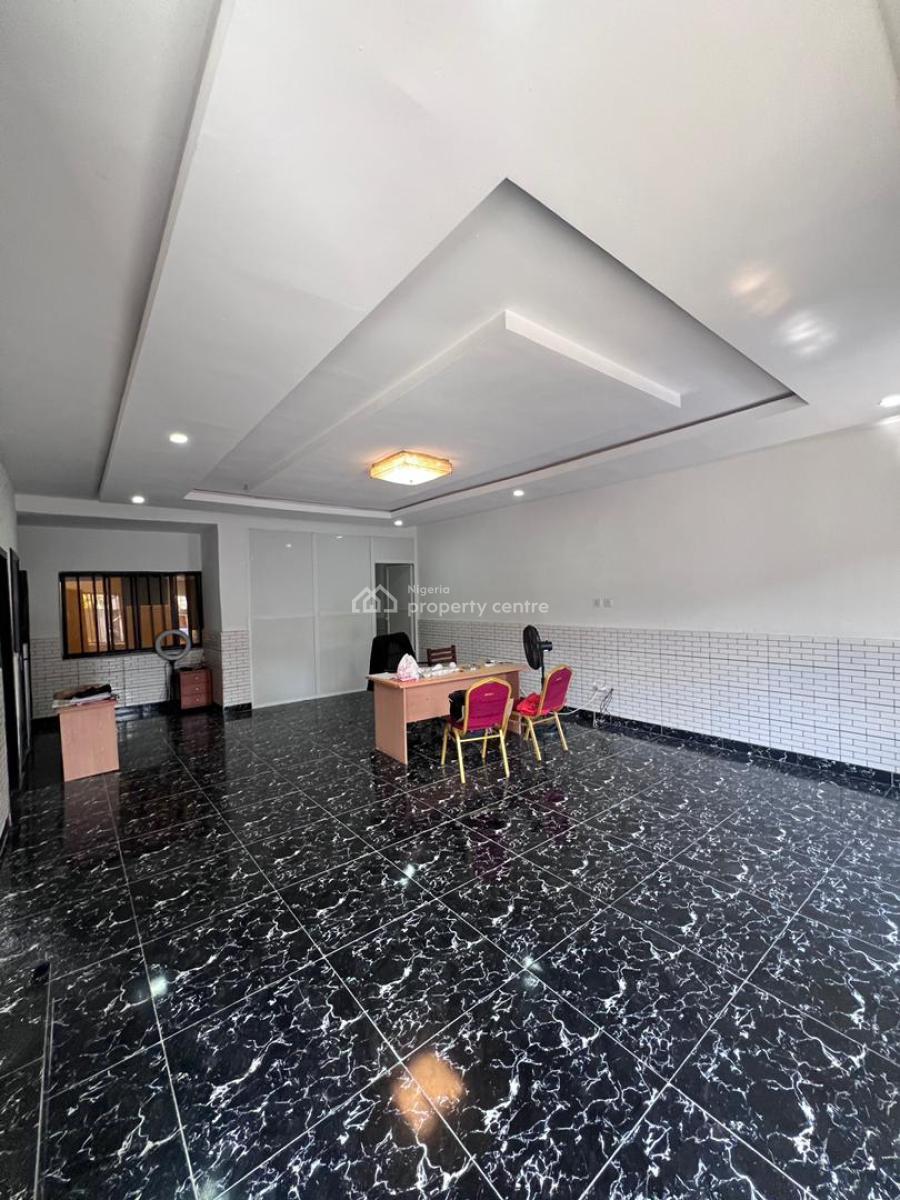 Well Maintained Spacious 2 Bedrooms Apartment, Lekki Phase 1, Lekki, Lagos, Flat / Apartment for Rent