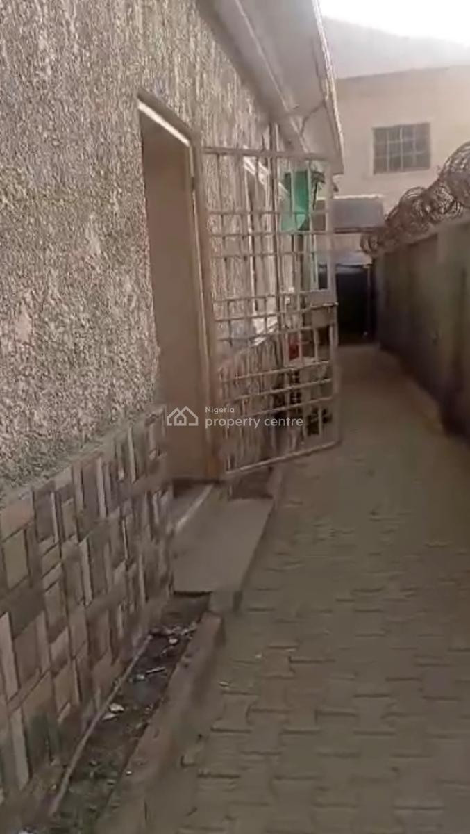 a Very Cute Serene Sefcon, News Engineering Tarred Estate Dawaki, Dawaki, Gwarinpa, Abuja, Self Contain (single Rooms) for Rent