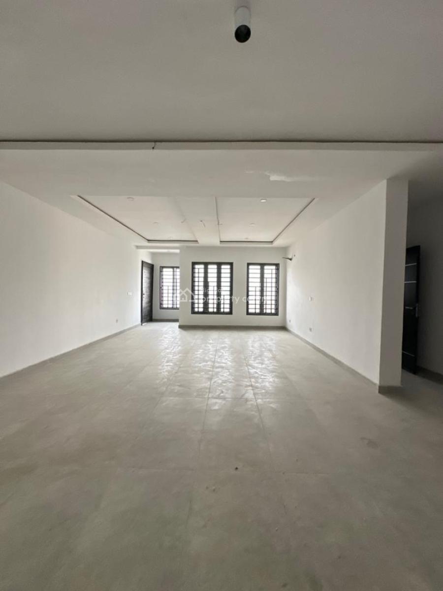 Spacious Built 4 Bedroom Apartment with Bq, Lekki Phase 1, Lekki, Lagos, Flat / Apartment for Sale