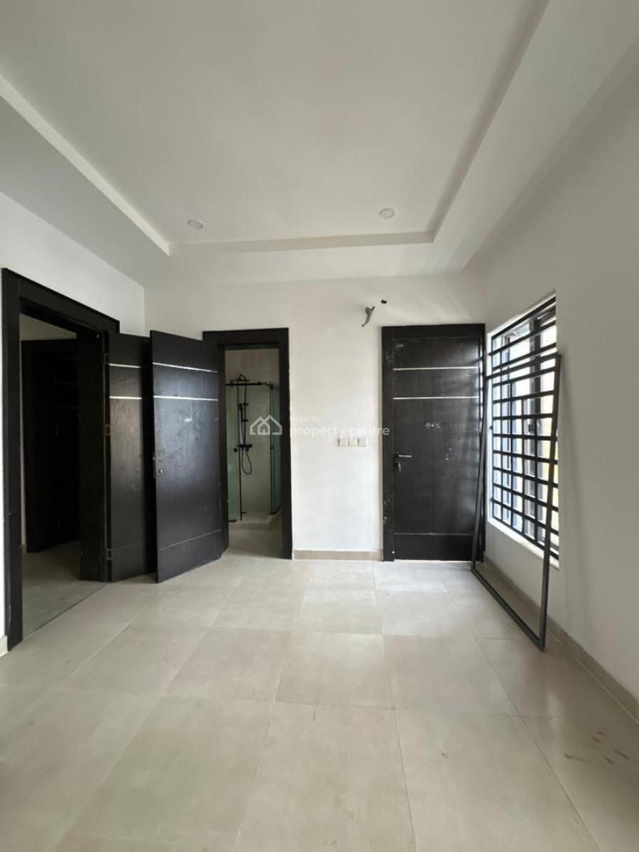 Spacious Built 4 Bedroom Apartment with Bq, Lekki Phase 1, Lekki, Lagos, Flat / Apartment for Sale