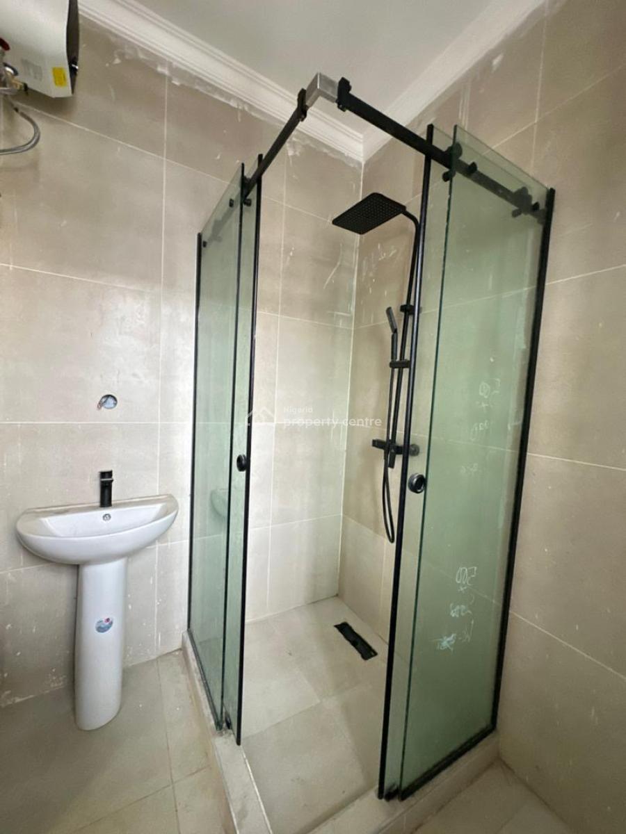 Spacious Built 4 Bedroom Apartment with Bq, Lekki Phase 1, Lekki, Lagos, Flat / Apartment for Sale