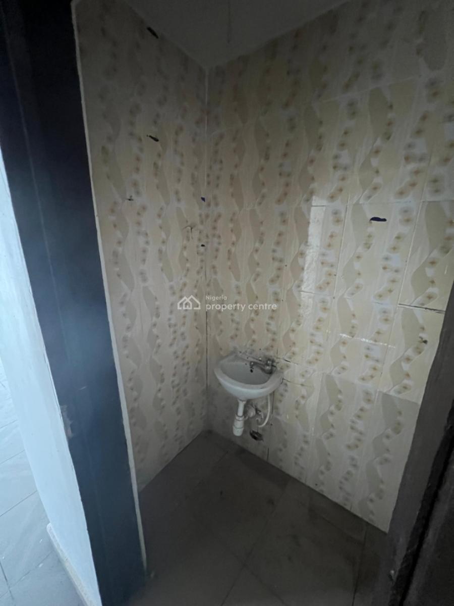 Office Space/ Shop Space on Admiralty Way, Lekki Phase 1, Lekki, Lagos, Office Space for Rent