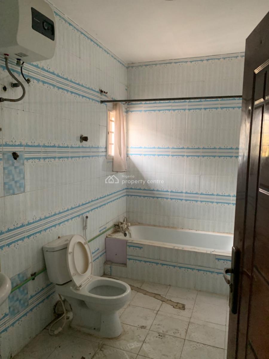 Spacious 3 Bedroom Flat, Gra Phase 1, Magodo, Lagos, Flat / Apartment for Rent