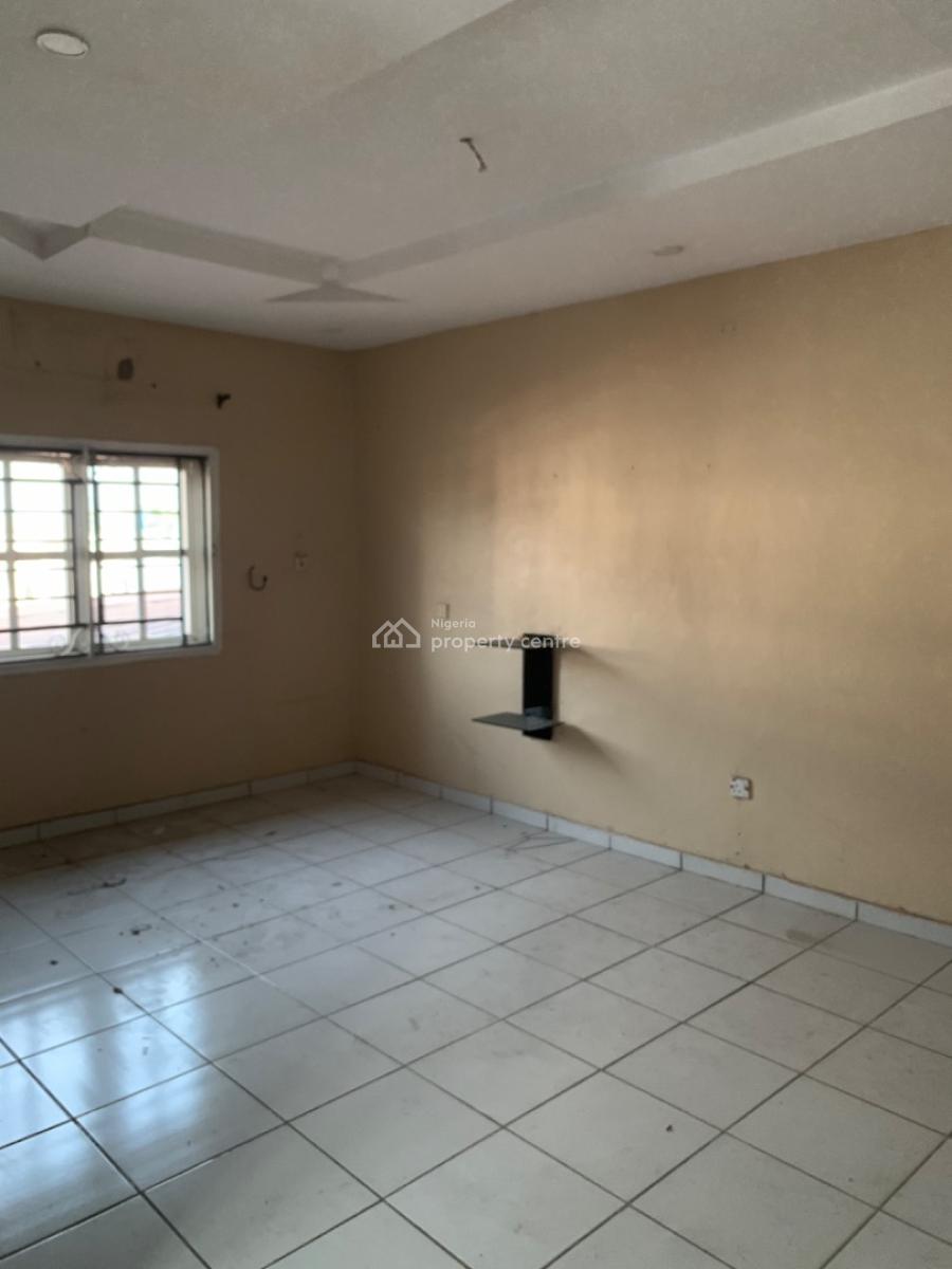 Spacious 3 Bedroom Flat, Gra Phase 1, Magodo, Lagos, Flat / Apartment for Rent