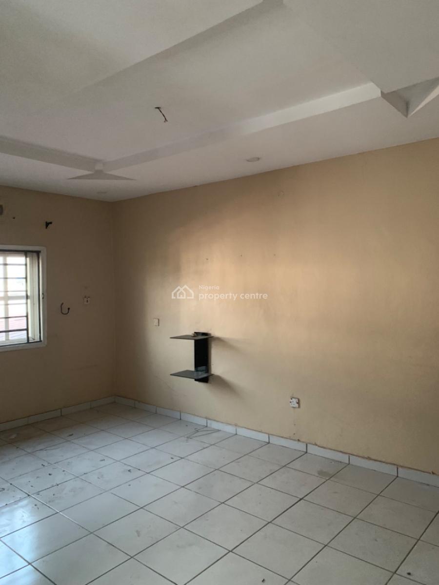 Spacious 3 Bedroom Flat, Gra Phase 1, Magodo, Lagos, Flat / Apartment for Rent