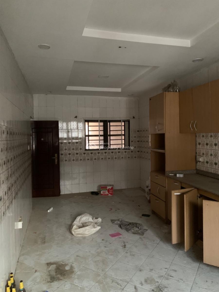 Spacious 3 Bedroom Flat, Gra Phase 1, Magodo, Lagos, Flat / Apartment for Rent