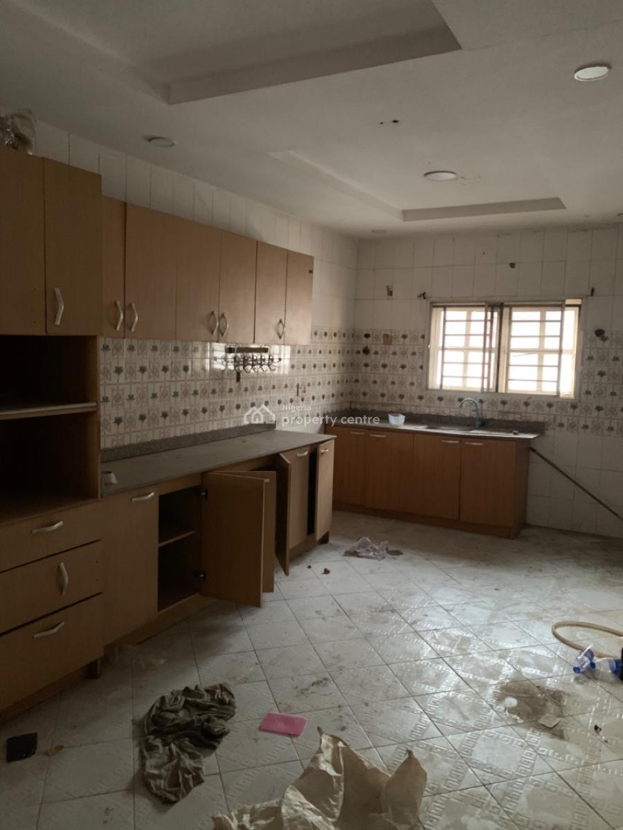 Spacious 3 Bedroom Flat, Gra Phase 1, Magodo, Lagos, Flat / Apartment for Rent