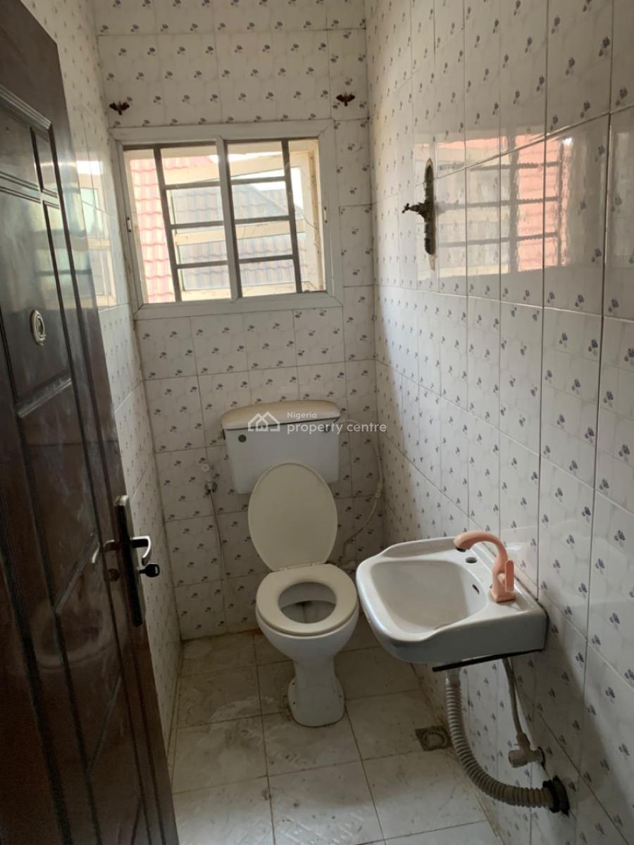 Spacious 3 Bedroom Flat, Gra Phase 1, Magodo, Lagos, Flat / Apartment for Rent