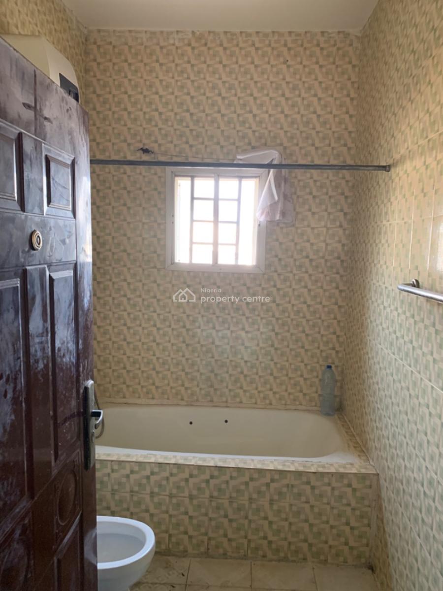 Spacious 3 Bedroom Flat, Gra Phase 1, Magodo, Lagos, Flat / Apartment for Rent