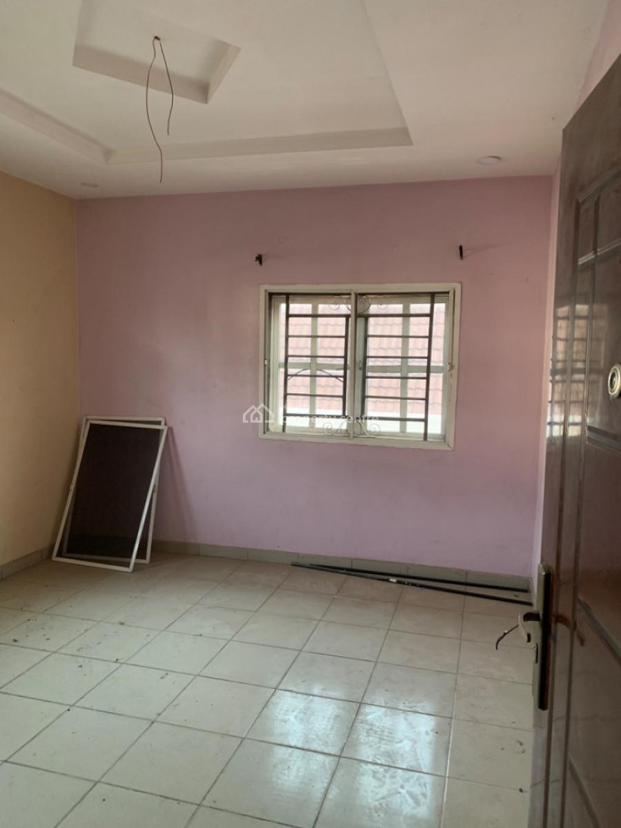Spacious 3 Bedroom Flat, Gra Phase 1, Magodo, Lagos, Flat / Apartment for Rent