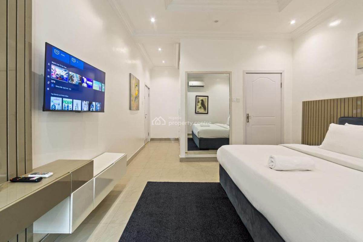 Luxury 3 Bedroom Ensuite Apartment with Speedy Internet, Gym & Pool, Ikoyi, Lagos, Flat / Apartment Short Let