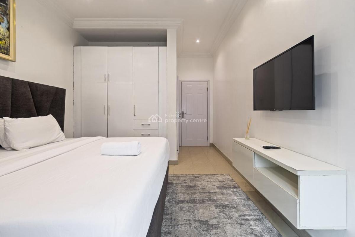 Luxury 3 Bedroom Ensuite Apartment with Speedy Internet, Gym & Pool, Ikoyi, Lagos, Flat / Apartment Short Let