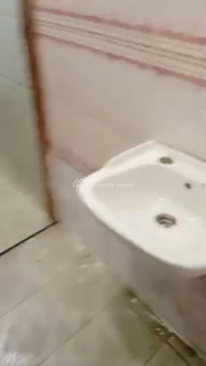 Clean 3bedroom Bedroom Apartment at Ojota, 2 Toilet and Bath, Business, Ojota Lagos, Ojota, Lagos, Flat / Apartment for Rent