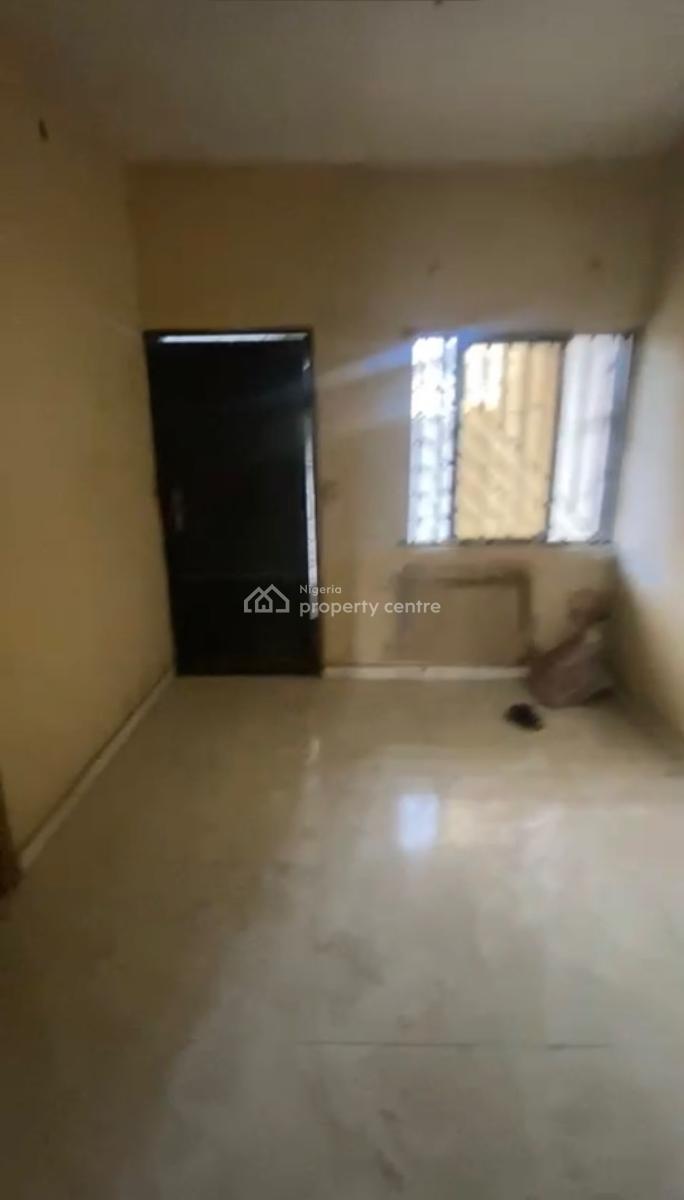 Luxurious 3 Bedroom Apartment, Zainab Street , Medina Estate, Medina, Gbagada, Lagos, Flat / Apartment for Rent