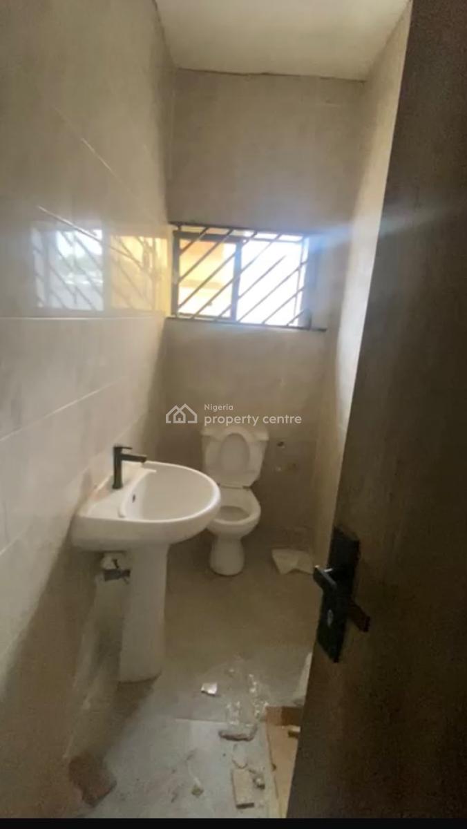 Luxurious 3 Bedroom Apartment, Zainab Street , Medina Estate, Medina, Gbagada, Lagos, Flat / Apartment for Rent