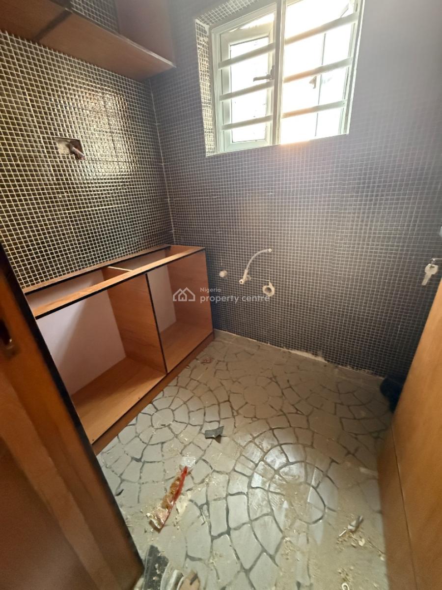 2bedroom Apartment Off Costain, Ebute Metta West, Yaba, Lagos, Flat / Apartment for Rent