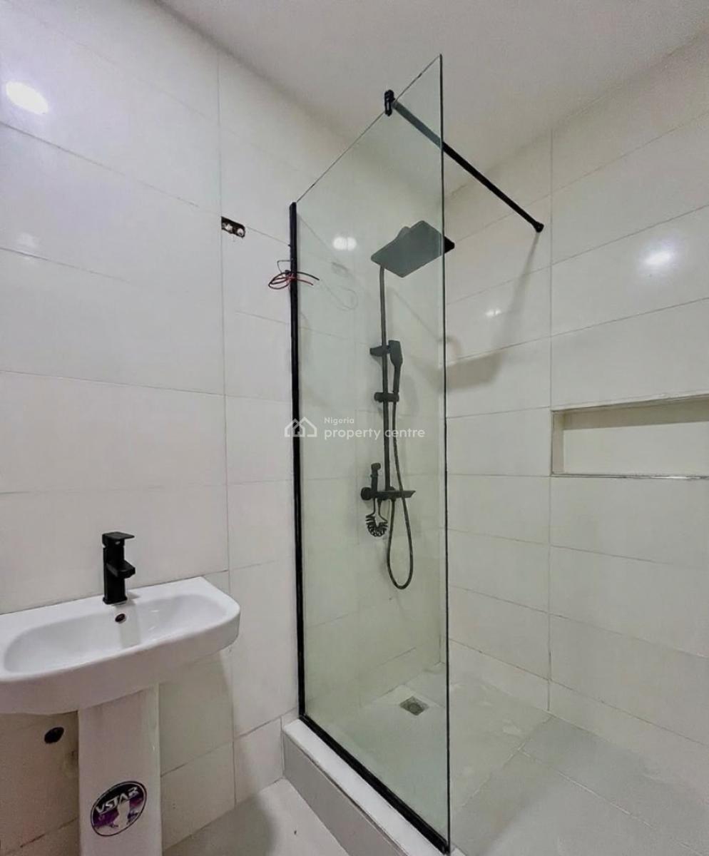 Serviced 2 Bedroom Apartment, Lekki Phase 1, Lekki, Lagos, Block of Flats for Sale