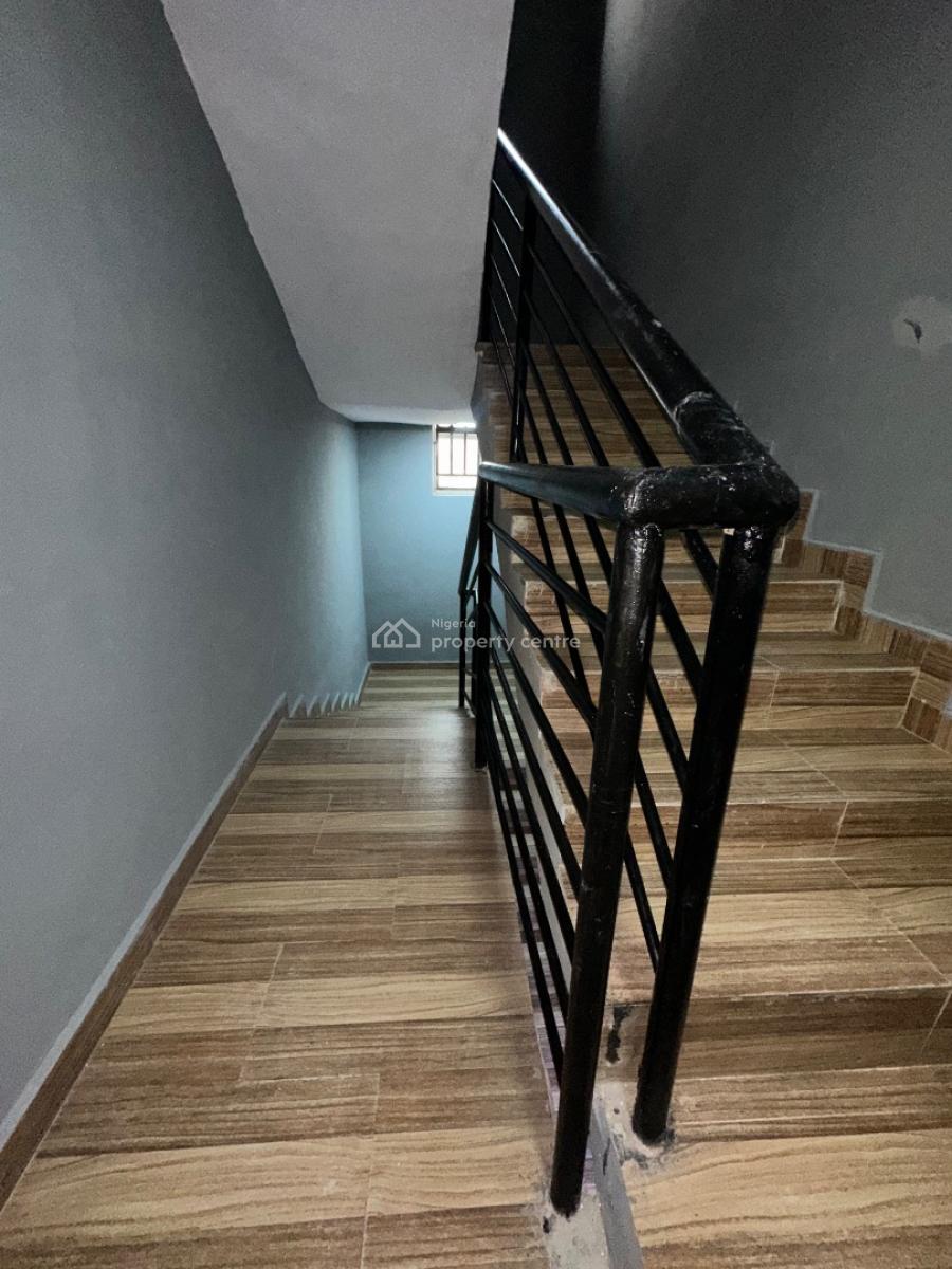 Specious an Newly Renovated 3bedroom Flat, Atlantic View Estate New Road  Ahpha Beach, Lekki, Lagos, Flat / Apartment for Rent