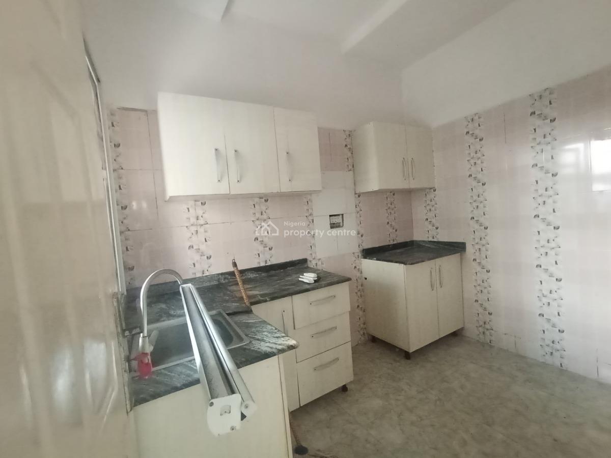 Vintage 2-bd Apartment, Comes with Air-conditioning., Meadow View Estate Ogombo, Ajah, Lagos, Flat / Apartment for Rent